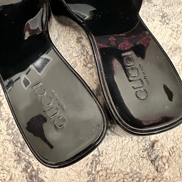 Black rubber slides 🖤🖤✨ - Picture 2 of 6